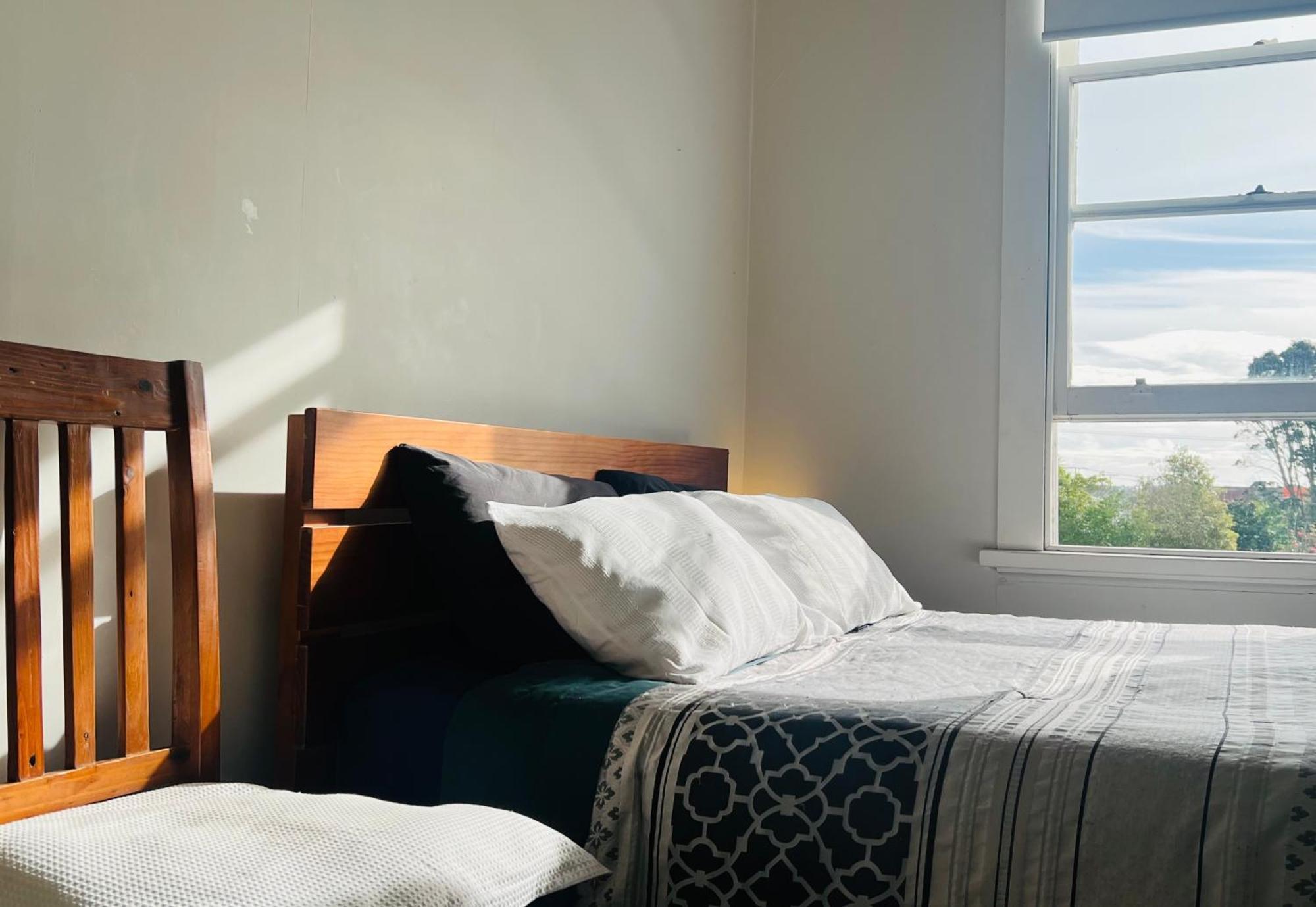 Wayne'S World Westport Hostel Екстериор снимка
