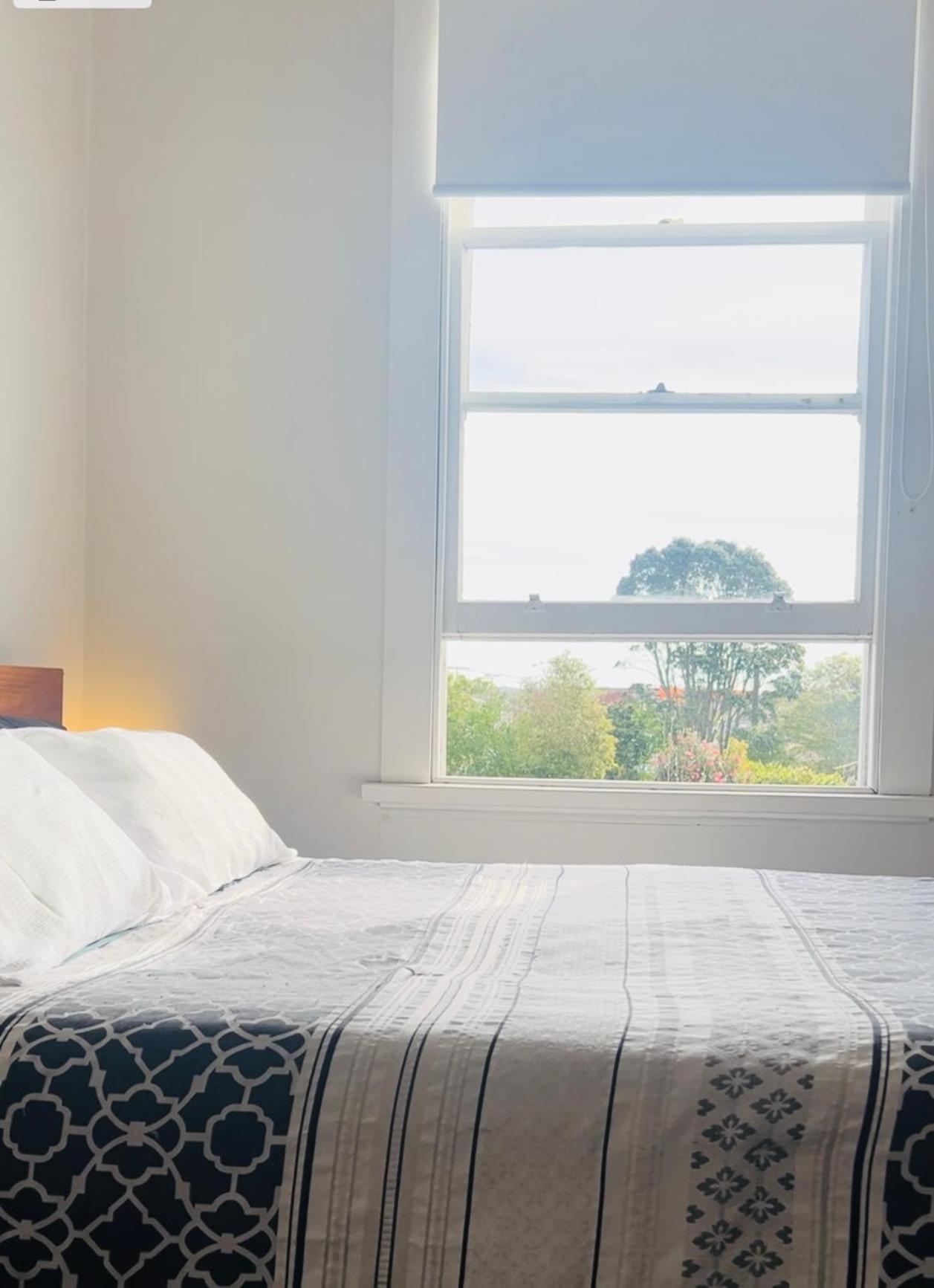 Wayne'S World Westport Hostel Екстериор снимка
